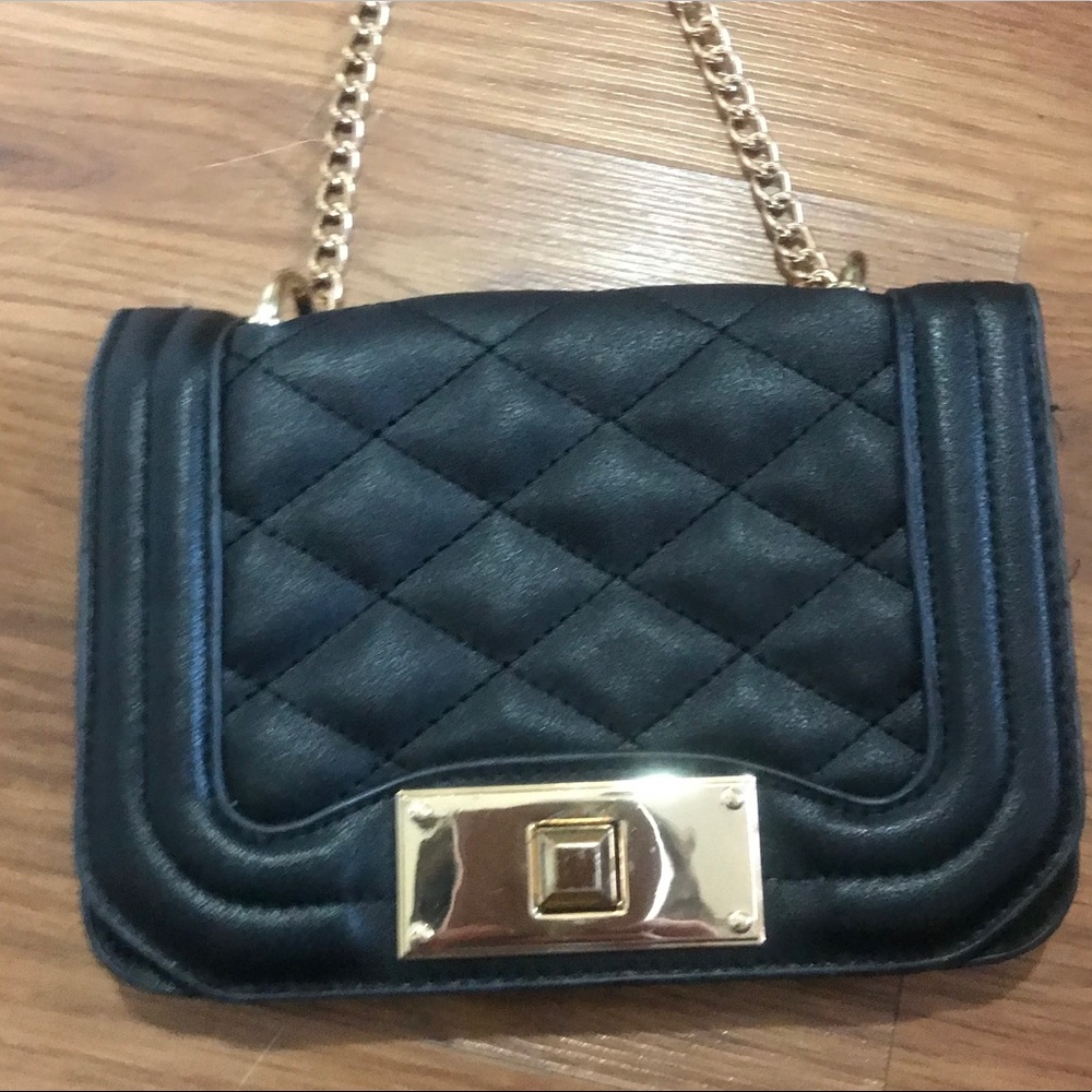 Black crossbody with chain strap